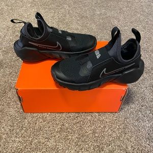 BRAND NEW! NEVER WORN! Little Kids Nike Flex Runner 2, size 11c